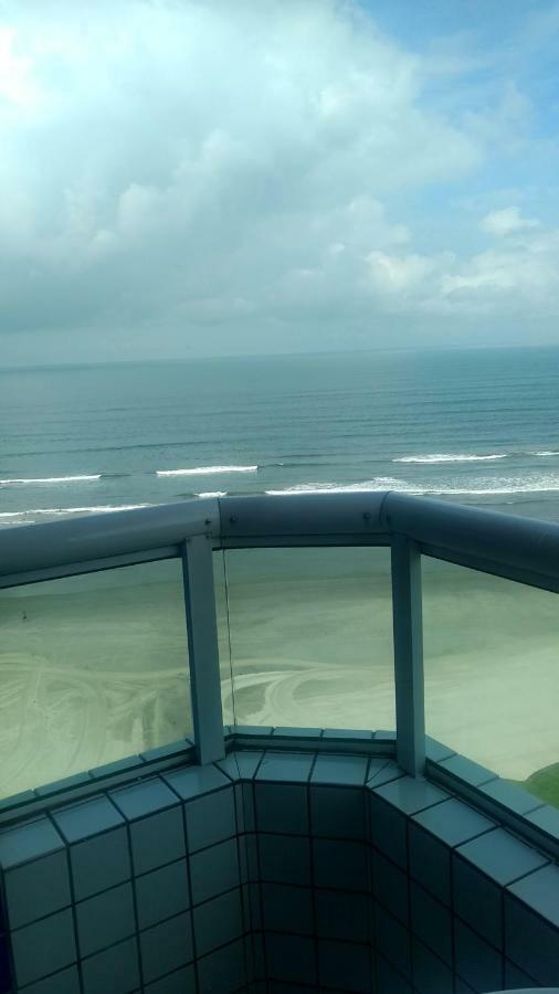 Belo Apartamento Com Vistas Para O Mar - Pe Na Areia - Churrasqueira Na Varanda Praia Grande  Exterior foto